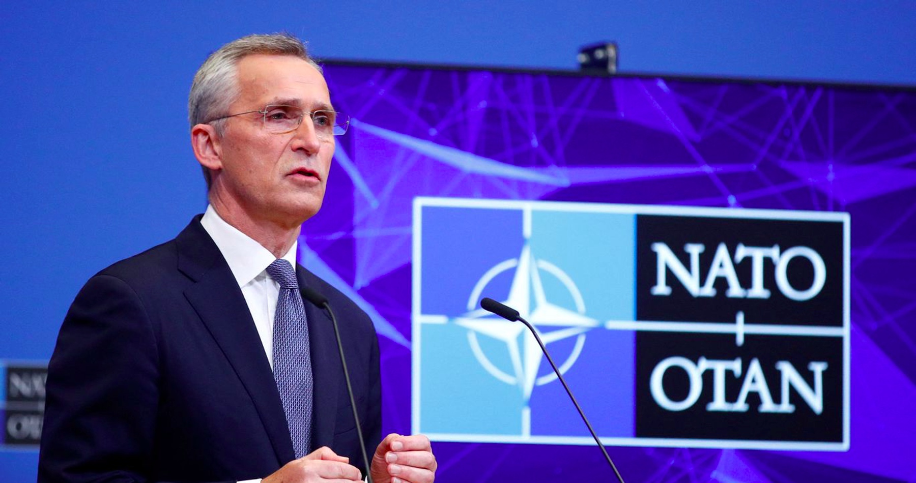 NATO uviedlo svoje vojská do pohotovosti a posiela do východnej Európy ďalšie lode a bojové lietadlá, oznámil šéf Severoatlantickej aliancie