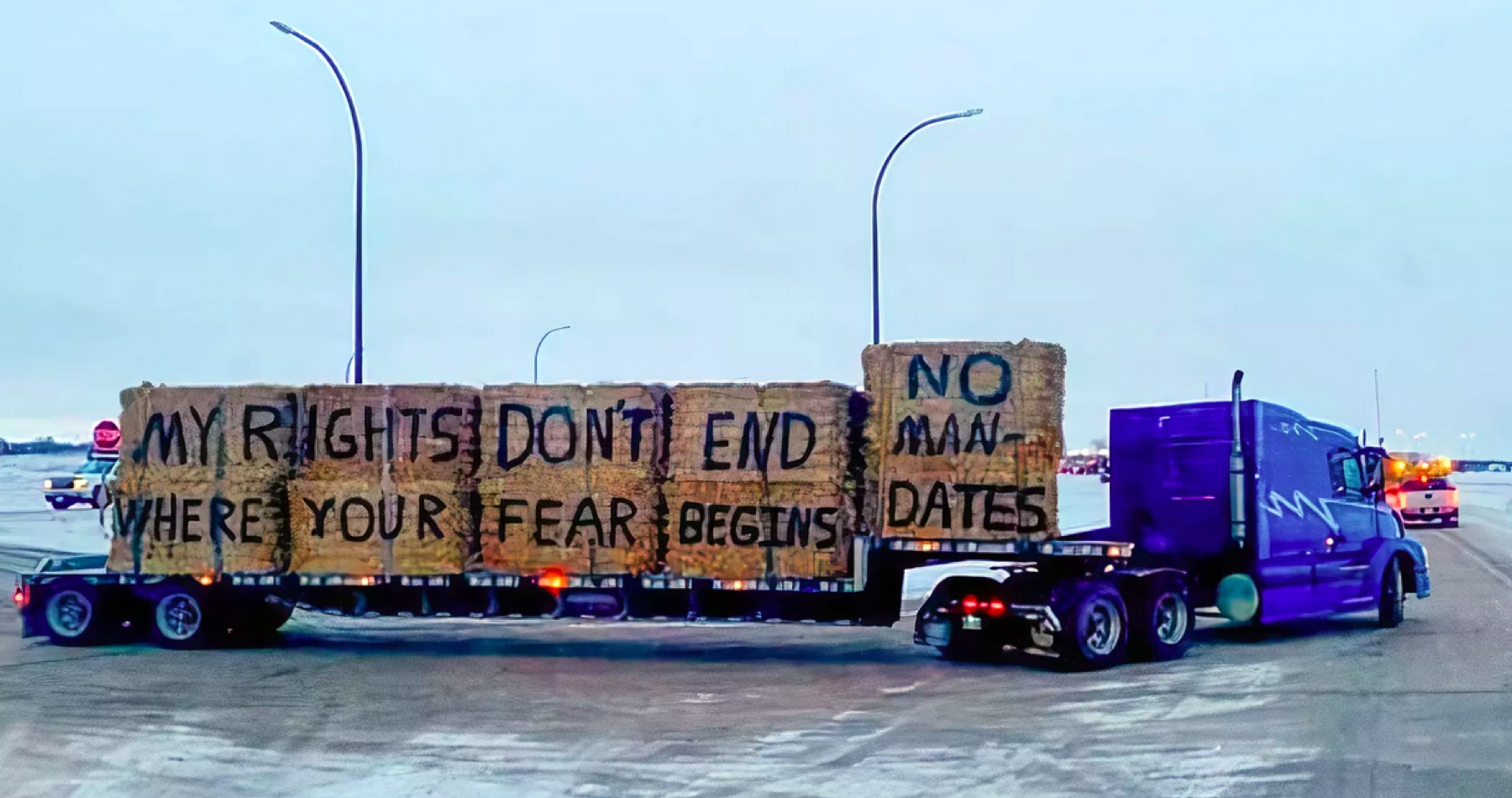 VIDEO: Desetitisíce kamionů se na protest proti covidovému teroru vydalo napříč Kanadou