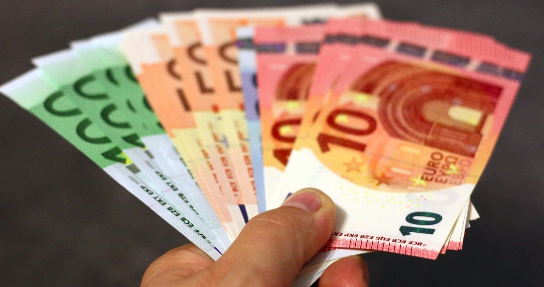 Slovensko má najnižšie platy z V4. V Nemecku je priemerná mzda 4130 eur. Vyššiu priemernú mzdu ako Slováci majú Chorváti, Rumuni a všetky pobaltské štáty