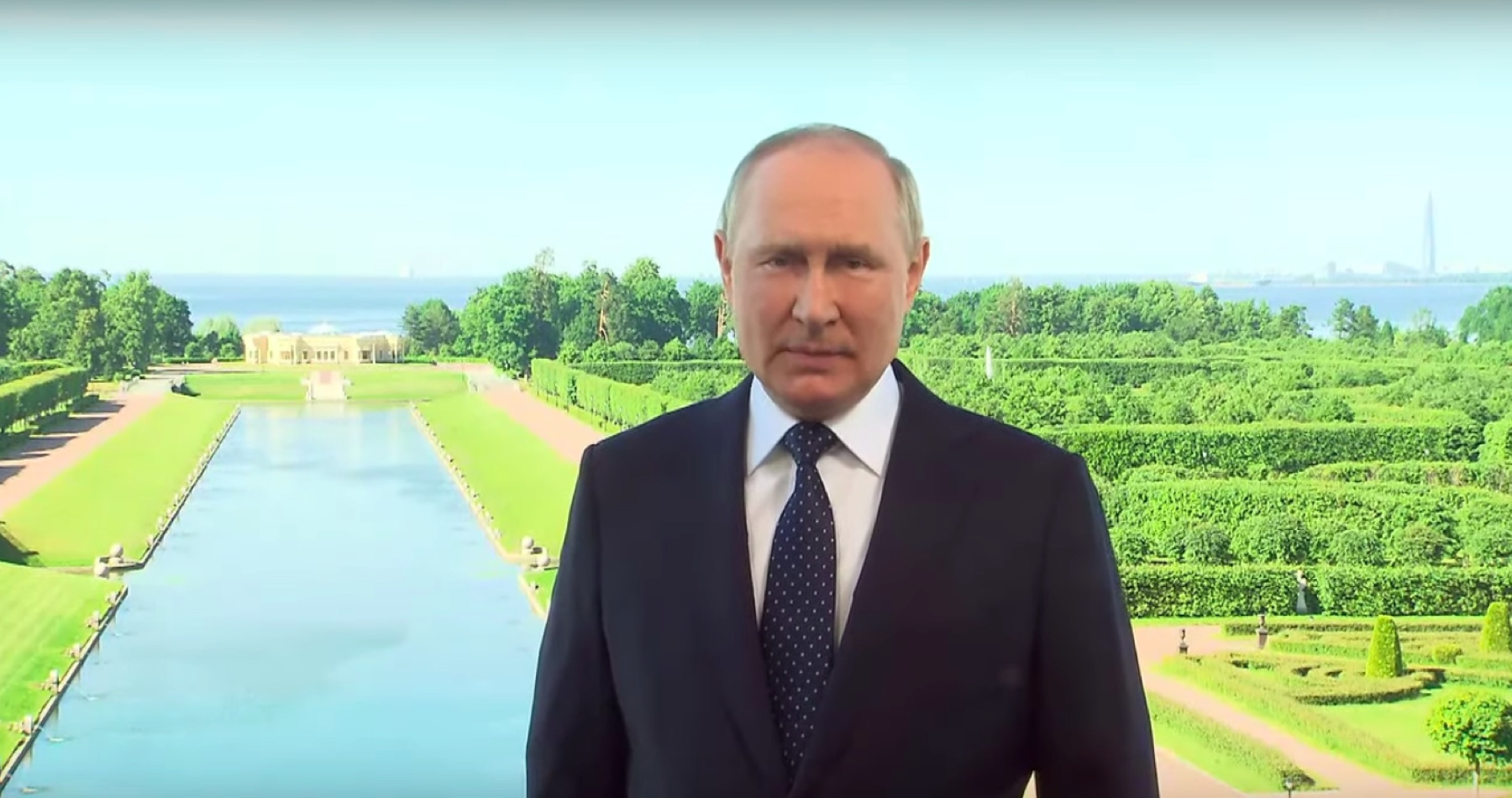 VIDEO: V súčasnosti sa nezvratne vytvára spravodlivejší systém multipolárnych vzťahov medzi štátmi založený na dôslednom dodržiavaní medzinárodného práva. Niektoré štáty sa nechcú zmieriť so stratou svojej dominancie a snažia sa udržať nespravodlivý unipolárny model, vyhlásil Putin